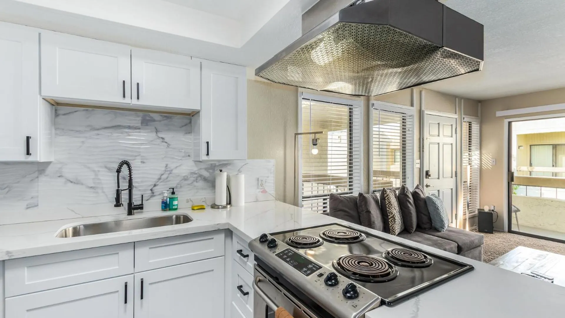 Greenbelt Condo-Patiopooltennisold Town 5Min Scottsdale